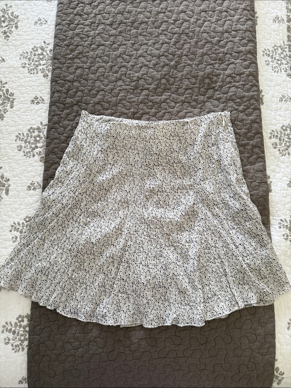 H&M White & Black Speckled Circle Skirt